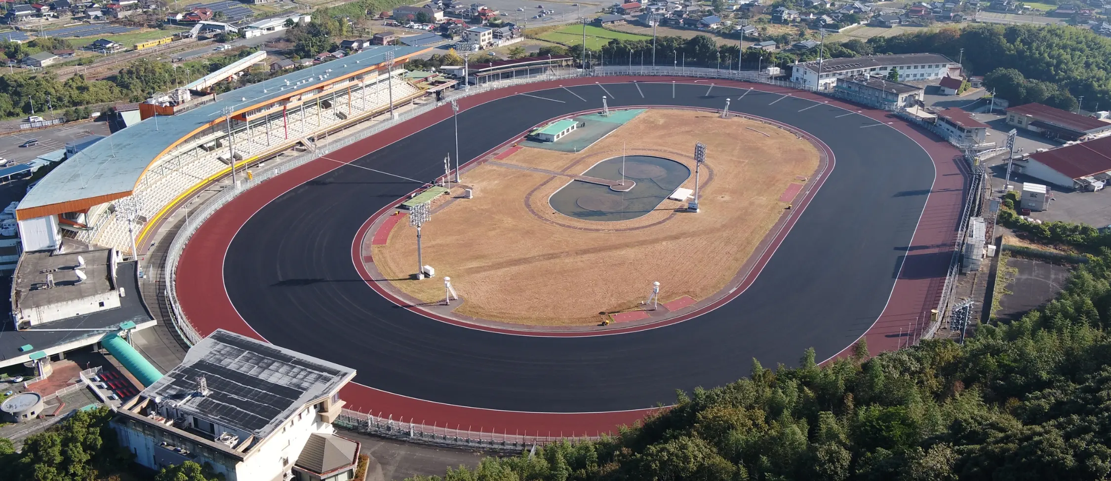 レース場外観